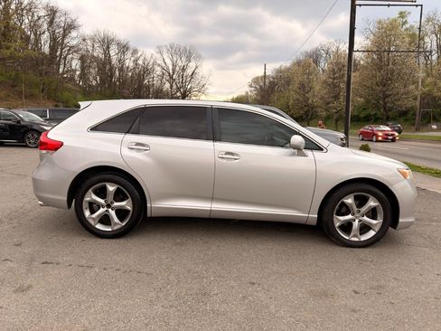 Used 2010 Toyota Venza image 4