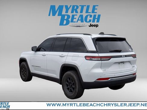 Certified 2023 Jeep Grand Cherokee Laredo image 4