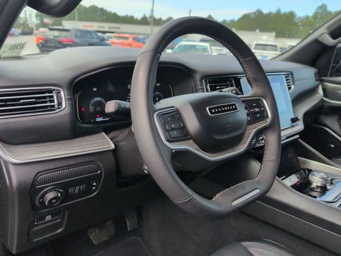 Used 2024 Jeep Wagoneer Series II w/ Flexible Seating Group RWD image 25