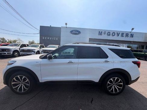 Certified 2022 Ford Explorer ST-Line AWD/4WD image 3