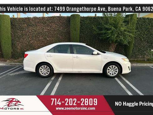 Used 2014 Toyota Camry LE image 5