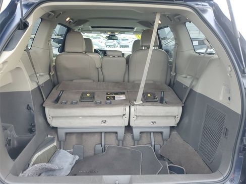 Used 2019 Toyota Sienna XLE image 8
