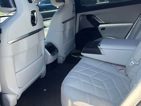 Used 2023 BMW 740i RWD image 4
