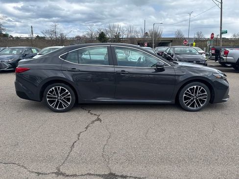 Used 2025 Toyota Camry XLE AWD/4WD image 8