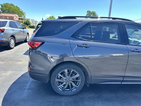 Used 2023 Chevrolet Equinox RS AWD/4WD image 9