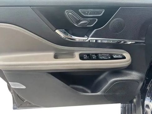 Used 2025 Lincoln Corsair AWD w/ Jet Appearance Package image 12