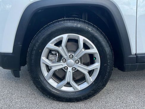 Used 2024 Jeep Compass Latitude AWD/4WD image 10