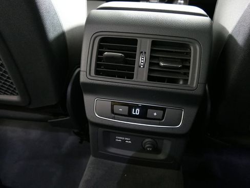Used 2025 Audi Q5 2.0T Premium Plus w/ Premium Plus Package AWD/4WD image 13