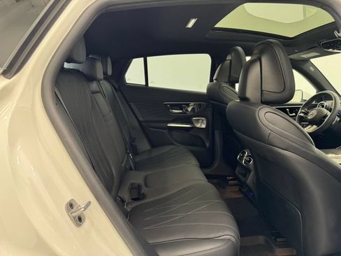 Used 2024 Mercedes-Benz GLC 300 4MATIC image 19