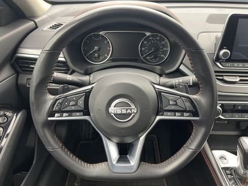 Used 2025 Nissan Altima 2.5 SR image 16