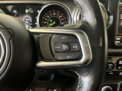 Used 2018 Jeep Wrangler Unlimited Sahara image 33