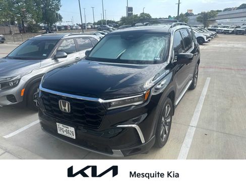 Used 2024 Honda Pilot Elite image 1
