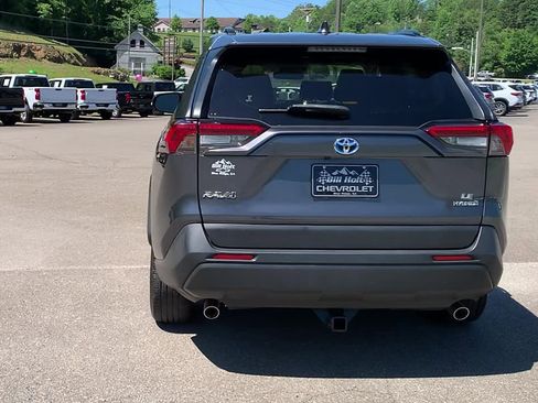 Used 2020 Toyota RAV4 LE w/ Carpet Mat Package AWD/4WD image 8
