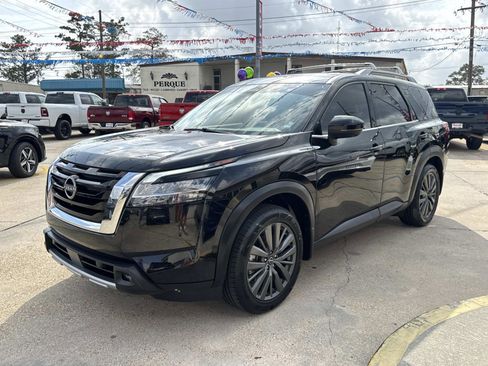 Used 2022 Nissan Pathfinder SL w/ SL Premium Package image 3