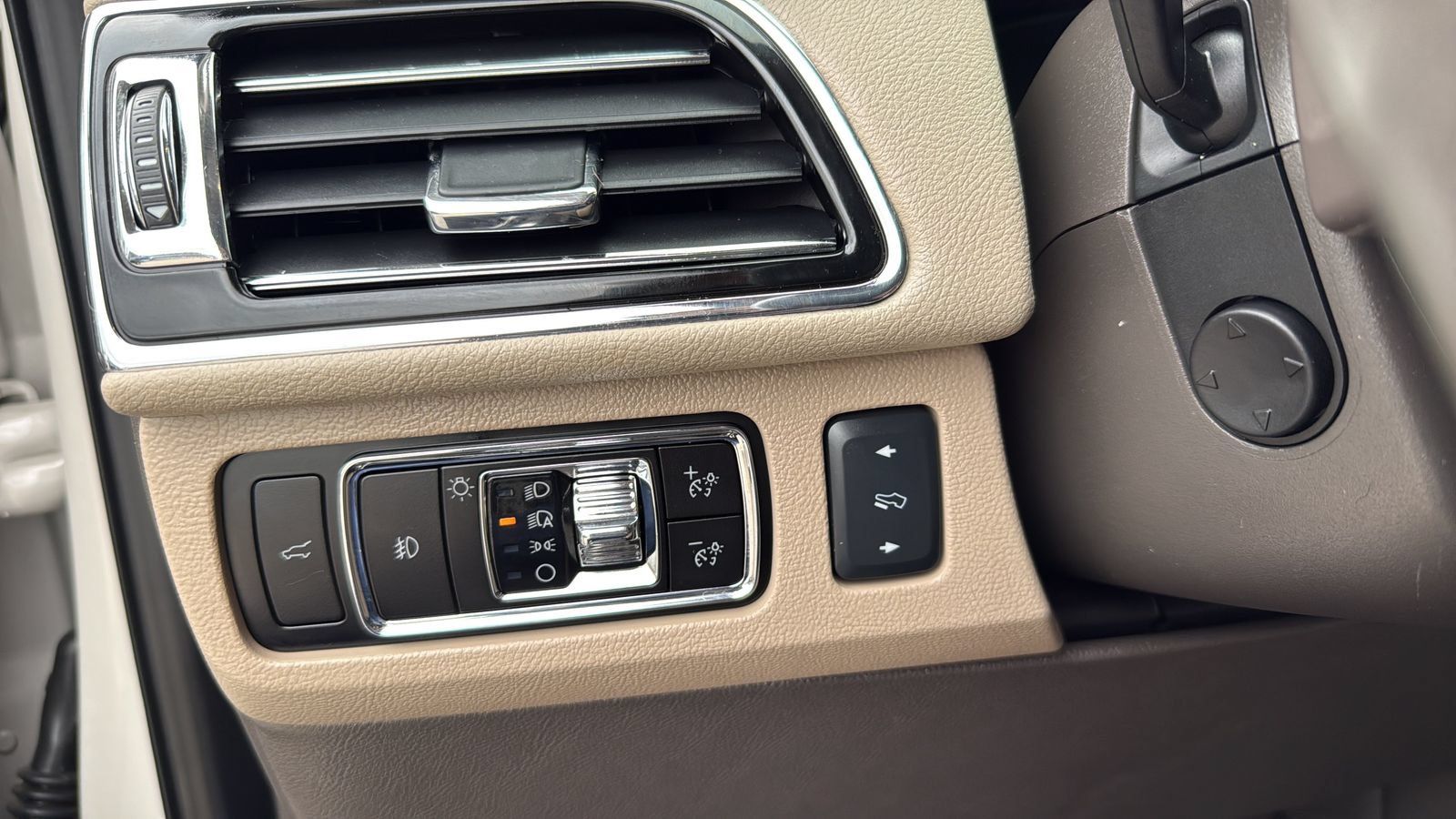 Used 2023 Lincoln Navigator L Reserve AWD/4WD image 17