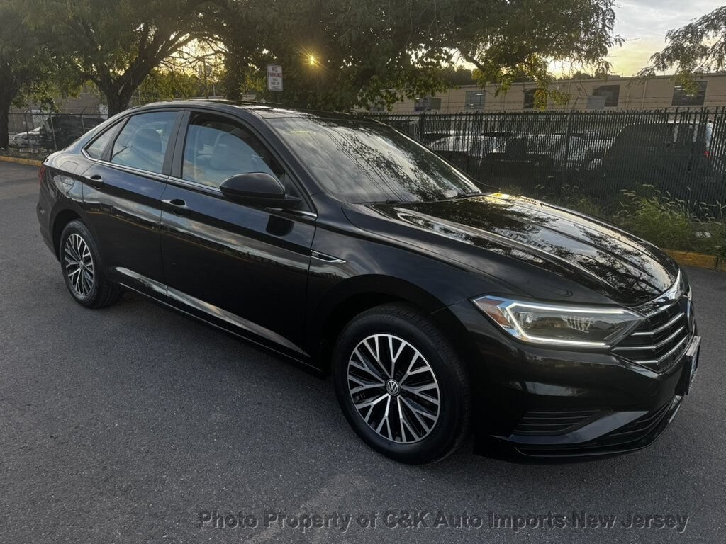 Used 2019 Volkswagen Jetta SEL w/ Cold Weather Package FWD image 5