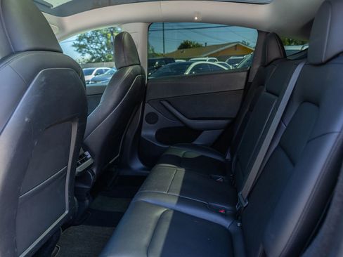 Used 2022 Tesla Model Y Long Range AWD/4WD image 17
