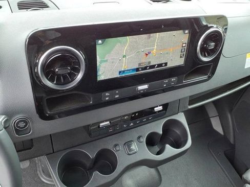 Used 2023 Mercedes-Benz Sprinter 2500 image 4
