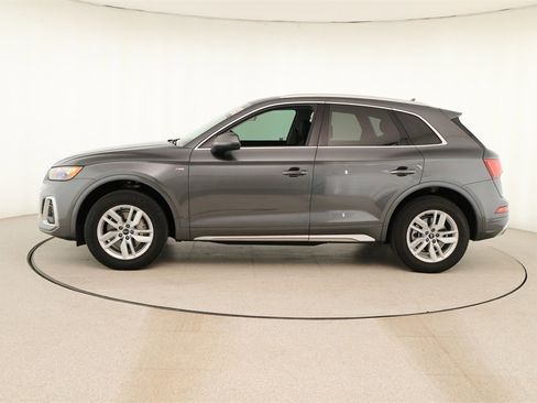 Certified 2023 Audi Q5 2.0T Premium w/ Convenience Package image 2