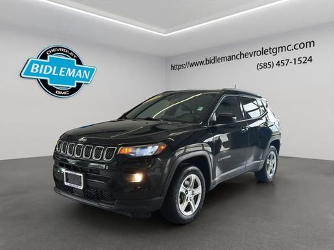 Used 2024 Jeep Compass Latitude AWD/4WD image 3