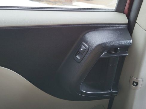 Used 2019 Dodge Grand Caravan SXT w/ Rear Park Assist Package image 16