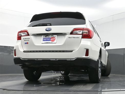 Used 2017 Subaru Outback 2.5i Touring image 30