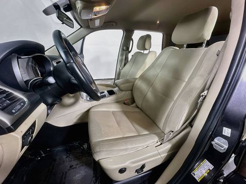 Used 2019 Jeep Grand Cherokee Laredo RWD image 15