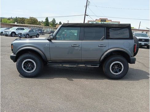 New 2024 Ford Bronco Outer Banks w/ Sasquatch Package image 6