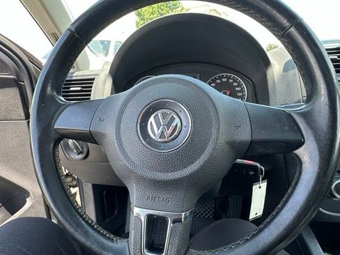 Used 2010 Volkswagen Jetta SE FWD image 16