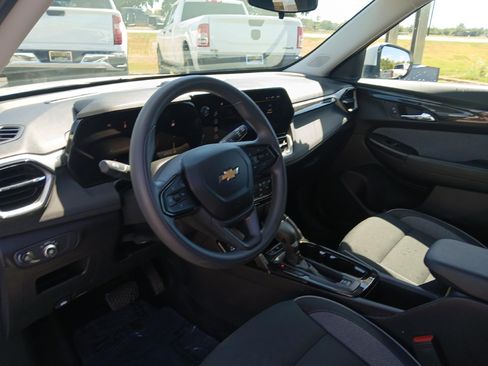 Used 2025 Chevrolet TrailBlazer LT FWD image 12
