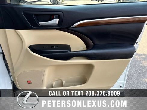 Used 2018 Toyota Highlander Limited Platinum AWD/4WD image 12
