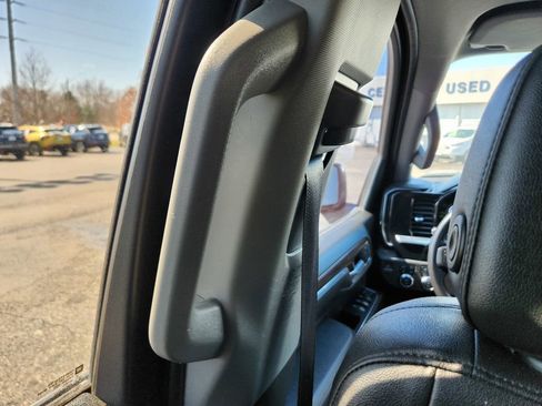 Used 2023 GMC Sierra 1500 SLT AWD/4WD image 33