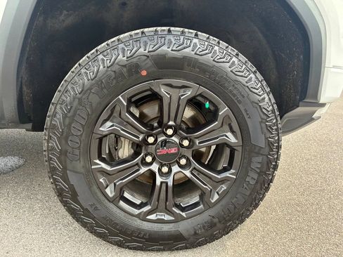 Used 2024 GMC Canyon Elevation w/ Convenience Package AWD/4WD image 17