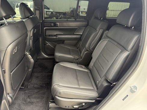 Used 2025 Hyundai Santa Fe Calligraphy image 11