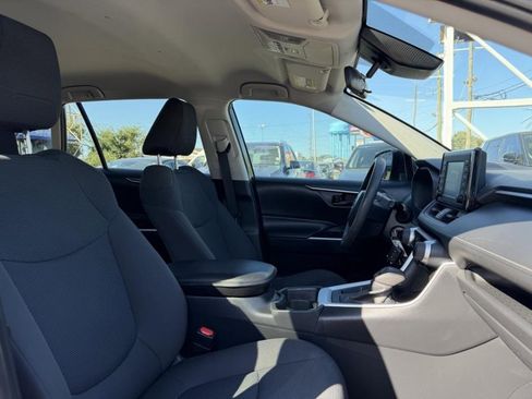 Used 2019 Toyota RAV4 LE image 22