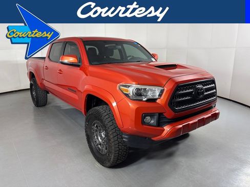 Used 2016 Toyota Tacoma TRD Sport AWD/4WD image 1