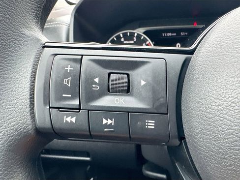 Used 2022 Nissan Rogue SV image 9