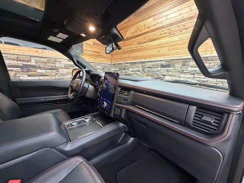 Used 2023 Ford Expedition Limited image 13