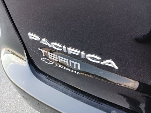 Used 2022 Chrysler Pacifica Touring-L w/ Uconnect Theater Family Group FWD image 30