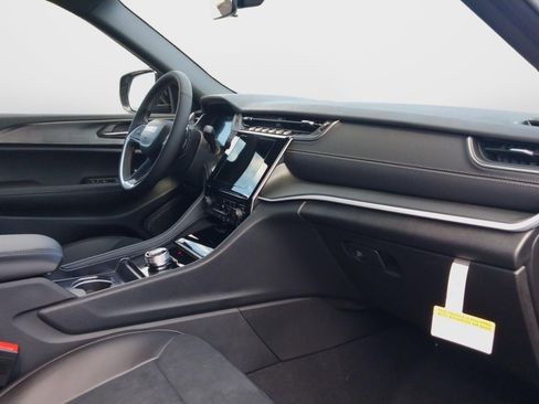New 2025 Jeep Grand Cherokee Altitude image 27