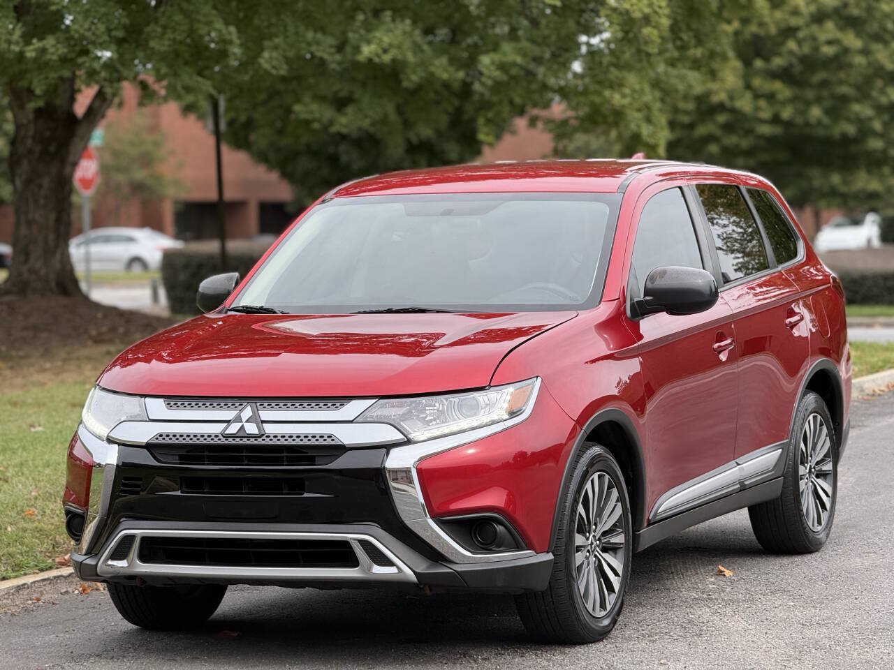 Used 2020 Mitsubishi Outlander ES FWD image 2
