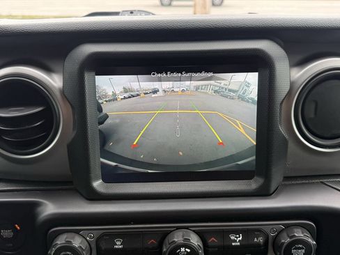 Used 2021 Jeep Wrangler Sport image 17