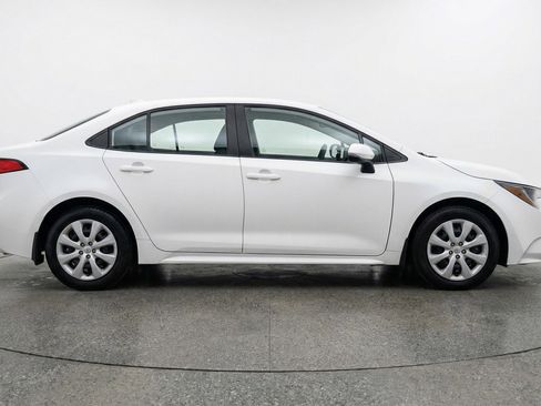 Used 2025 Toyota Corolla LE FWD image 11