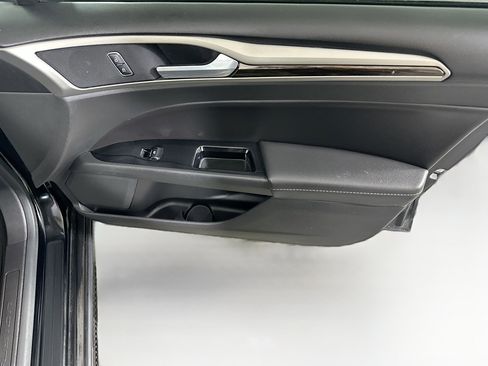 Used 2016 Ford Fusion Energi SE w/ Driver Assist Package image 31