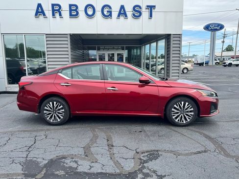 Used 2023 Nissan Altima 2.5 SV AWD/4WD image 4