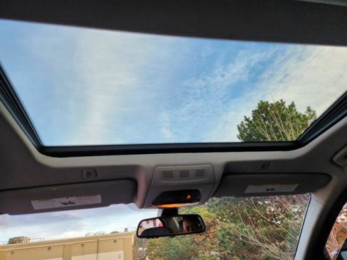 Used 2011 BMW 528i Sedan image 36