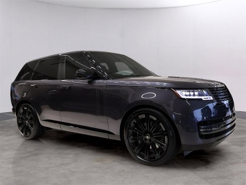 Certified 2025 Land Rover Range Rover SE image 4