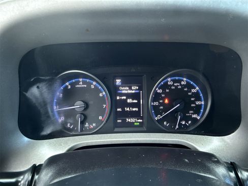 Used 2018 Toyota RAV4 XLE image 16