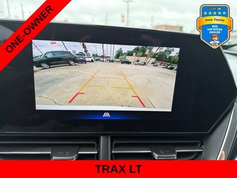 Used 2025 Chevrolet Trax LT FWD image 17