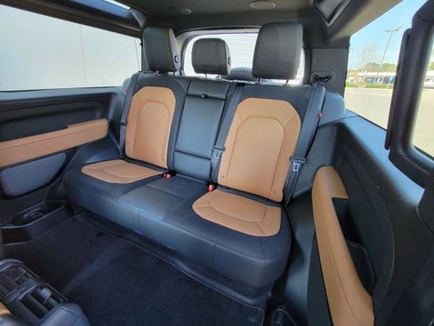 Used 2023 Land Rover Defender 90 X-Dynamic SE image 21